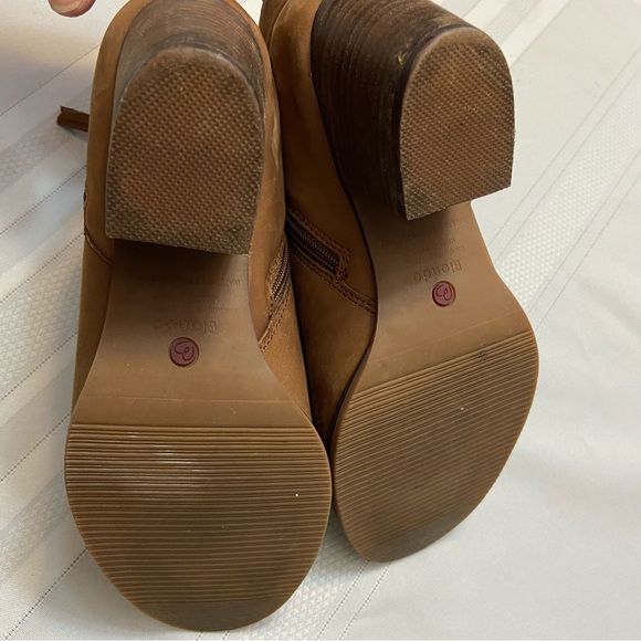 BLONDO Brown Waterproof Double Zippered Sides Womens Booties-EUC- Size 7.5 - Picture 4 of 8